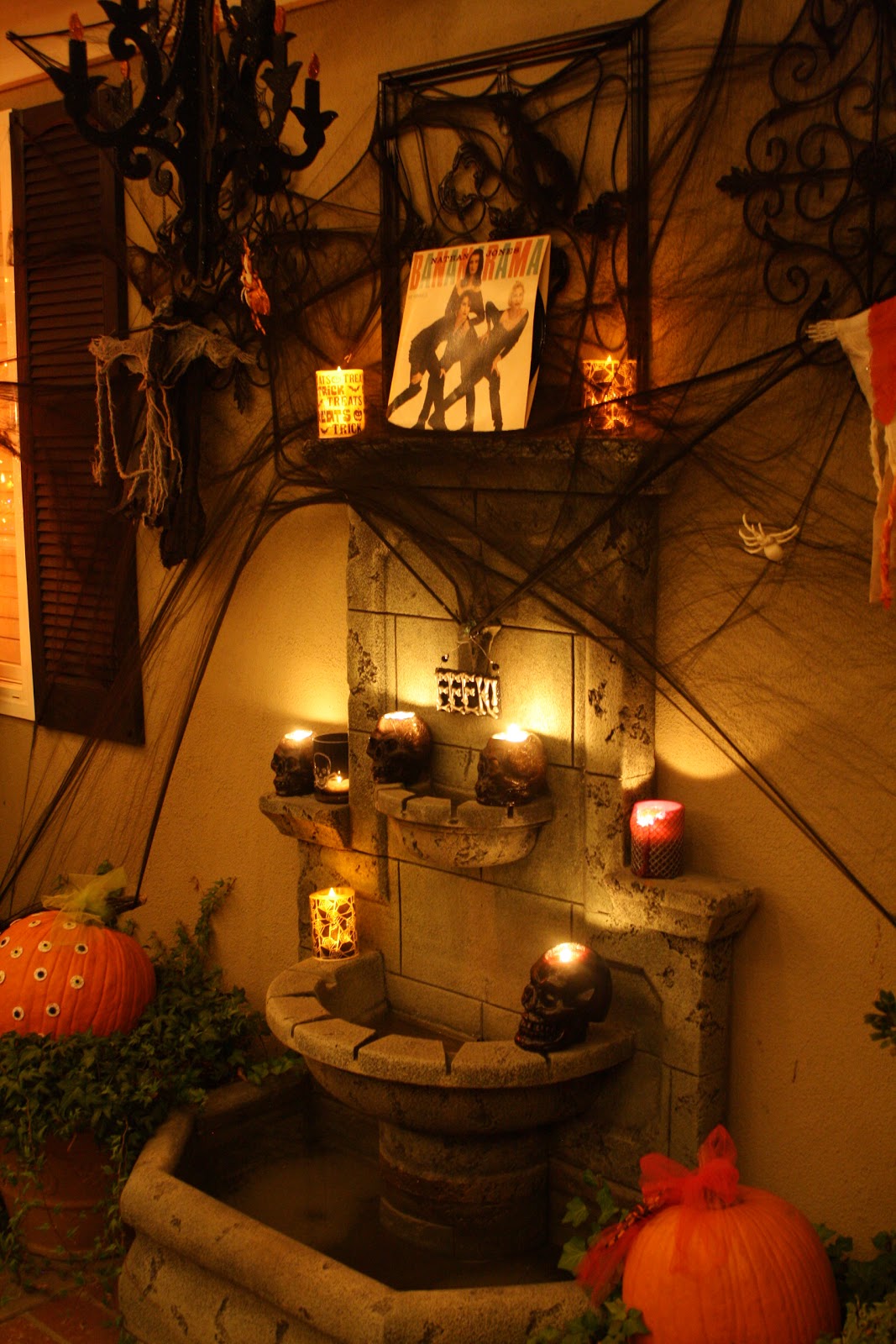 Sunny Simple Life 80s Themed Halloween Party